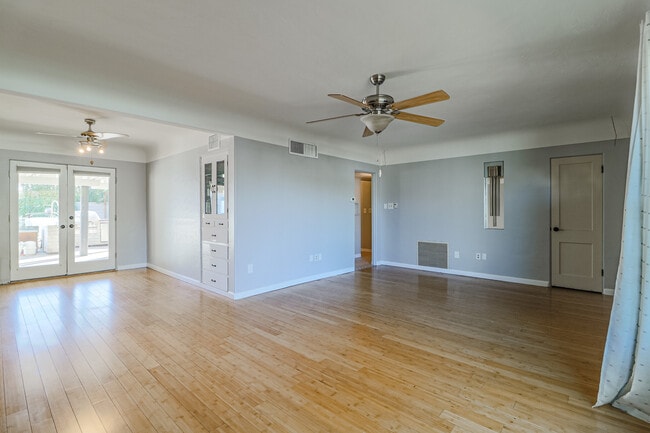 Building Photo - 2801 N 25th St