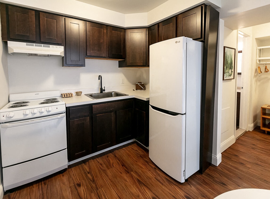 Primary Photo - Parker House Apartments