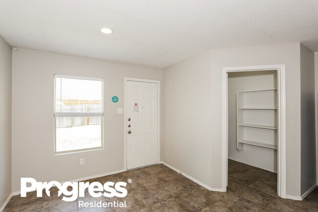 Building Photo - 1520 Castle Ridge Rd
