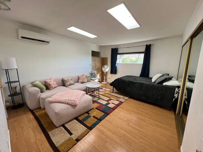 Foto del edificio - 29500 Heathercliff Rd