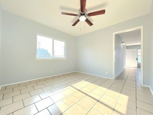 Foto del edificio - 8118 Stanford Ave