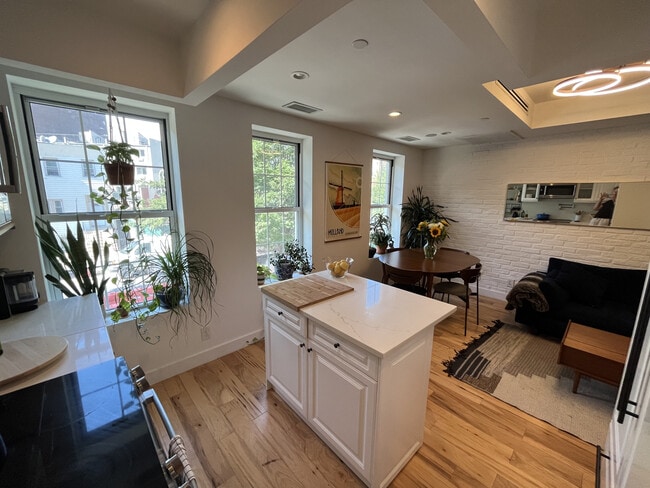 Kitchen + Dining room - 450 Hart St