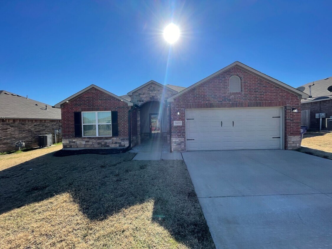 4 br, 2 bath House 2032 West Oak Valley Way House Rental in Mustang