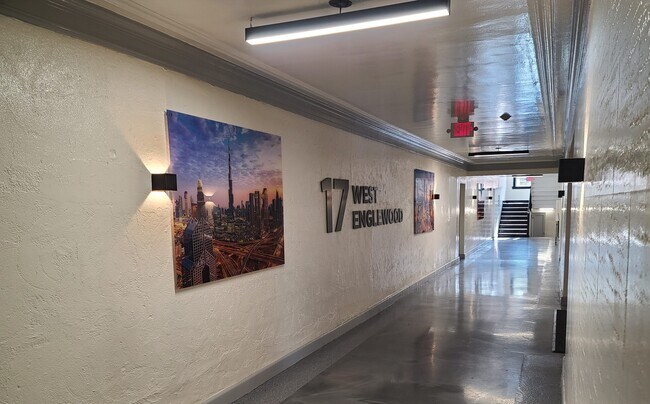 Foto del edificio - 17 W Englewood Ave