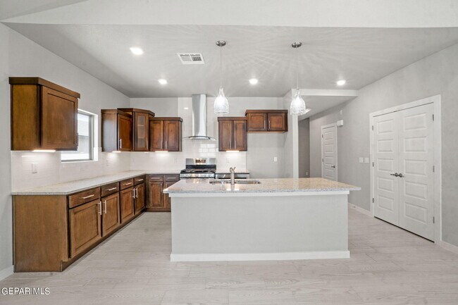 Building Photo - 7520 Enchanted Pt Dr