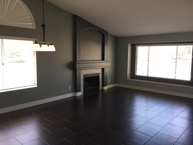 Building Photo - 1525 E Ironwood Dr
