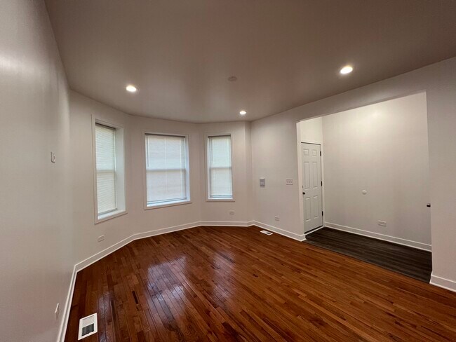 Building Photo - 6400 S Eberhart Ave