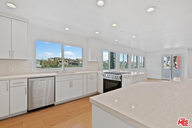 Building Photo - 29 Lighthouse St