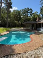 Building Photo - 9805 Shadow Wood Dr