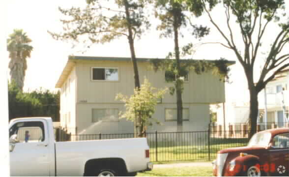 Building Photo - 1400 Dubert Ln