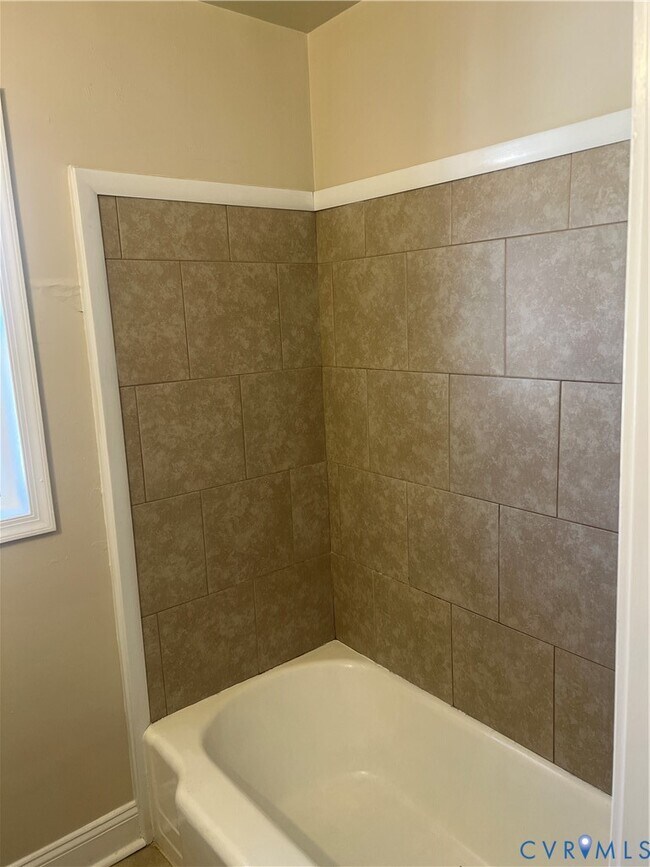 Building Photo - 725 Monticello Dr