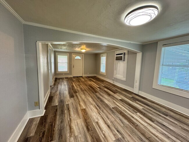 Foto del edificio - 3227 Burton St