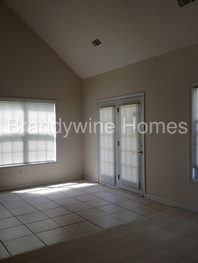 Building Photo - 4652 Garden City Dr