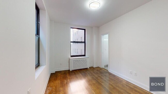 Building Photo - 200 W 58th St
