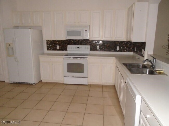 Foto del edificio - 9058 Water Tupelo Rd