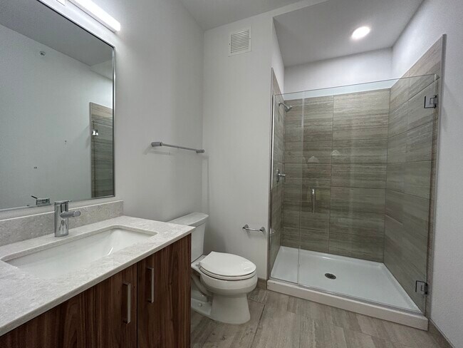 Foto del edificio - 1355 W Fulton St