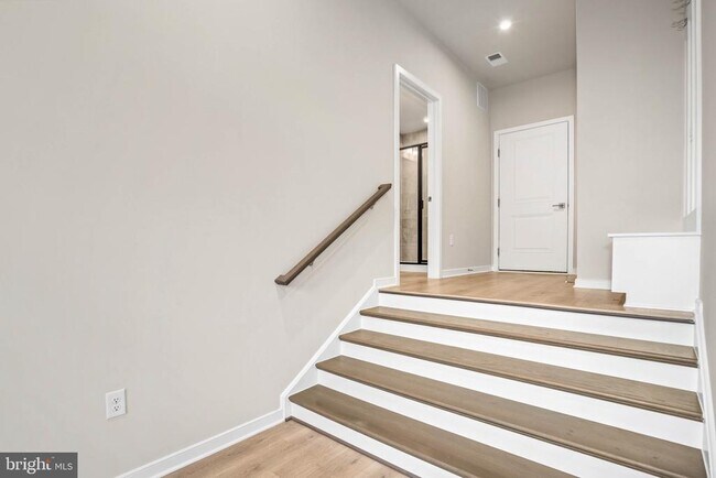 Building Photo - 6232 Folly Ln