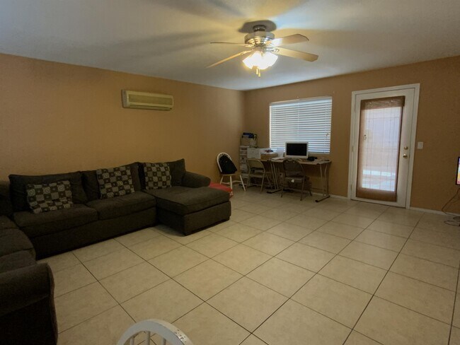 Foto del edificio - 251 Ventana Village Ln