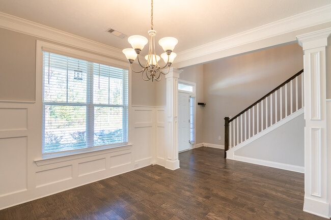 Foto del edificio - 811 Lillian Pk Dr