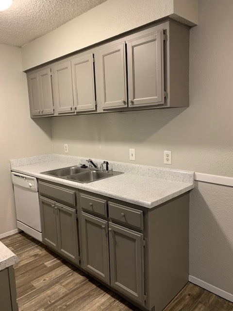 Kitchen - Harbor View Apartments