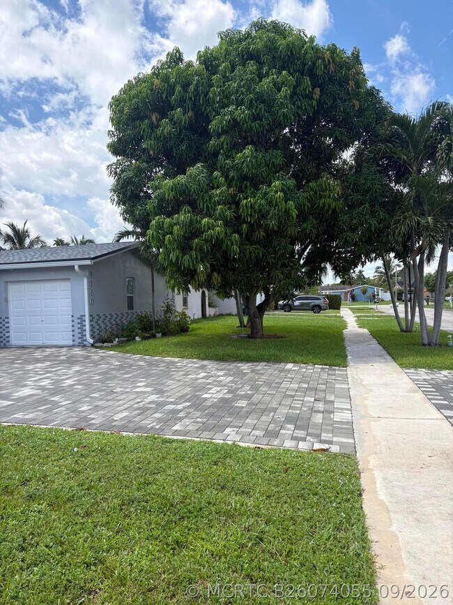 Foto del edificio - 8250 SW 8th Ct