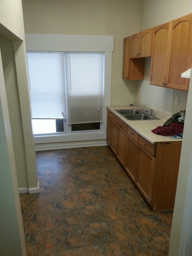 Foto del edificio - 3104 Woodland Ave