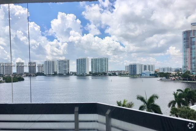 Building Photo - 3600 Mystic Pointe Dr