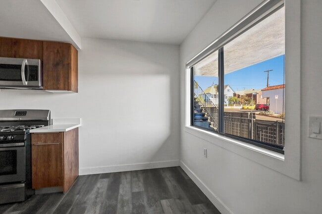 Photo - 215 N Fickett St Apartment