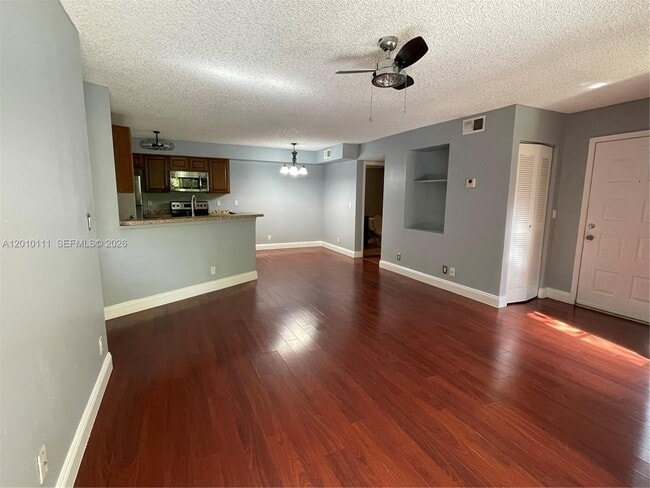 Building Photo - 9999 Summerbreeze Dr