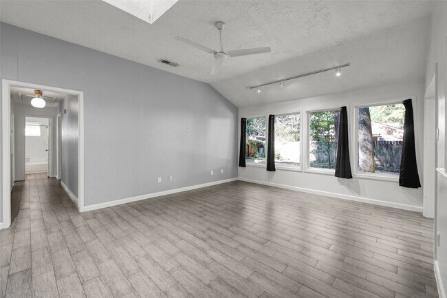 Foto del edificio - 9 Birchcane Dr