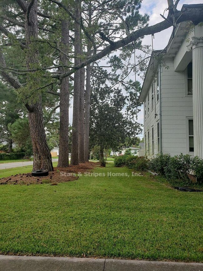 Building Photo - AWSOME HOME