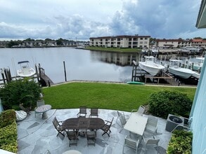 Building Photo - 400 Northlake Ct Building Photo - 400 Northlake Ct