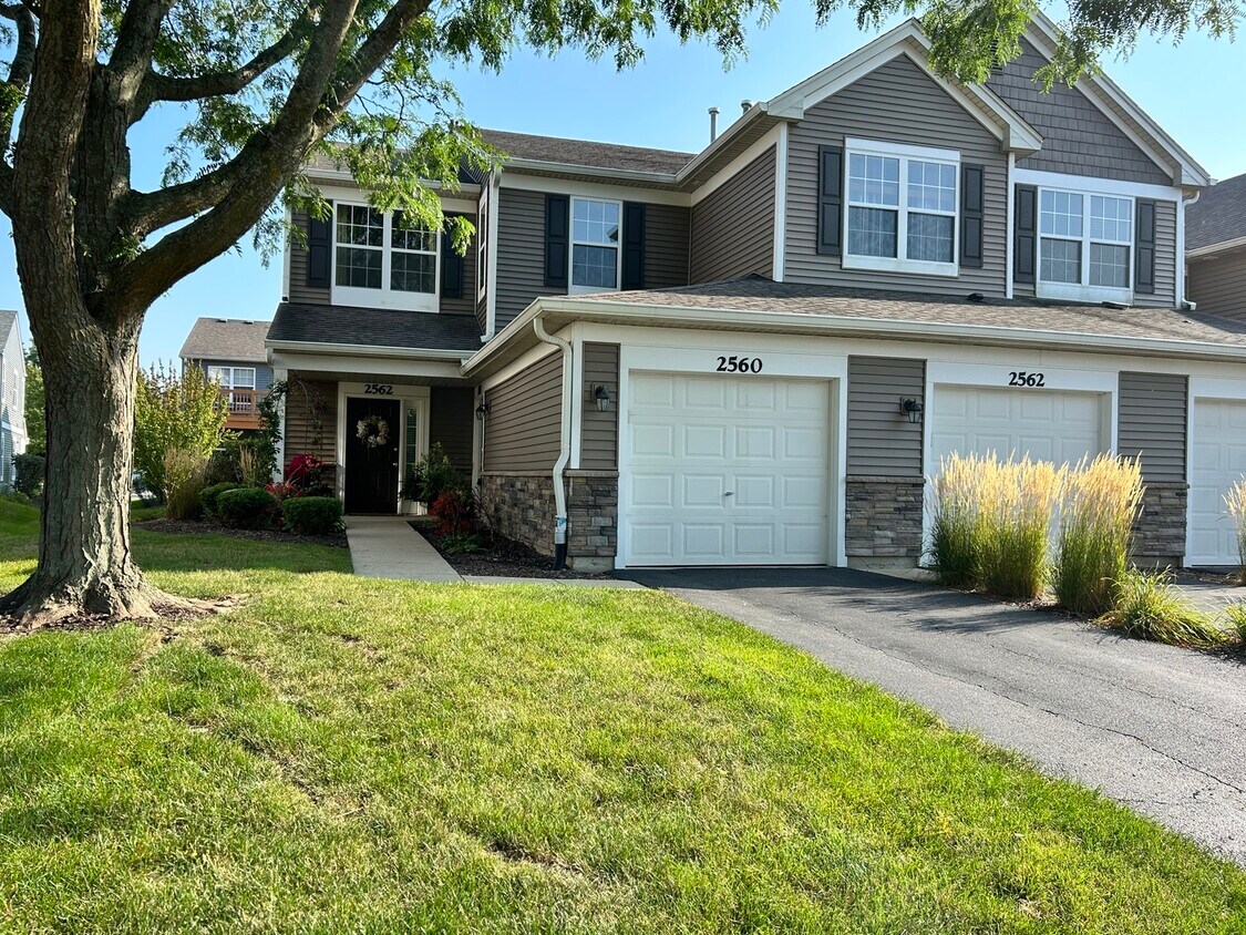 Primary Photo - 2560 Golf Ridge Cir
