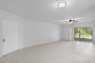 Building Photo - 10693 N Military Trl