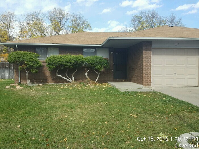 Foto principal - 2 Bedroom, 1 Bath Duplex with One Car Atta...