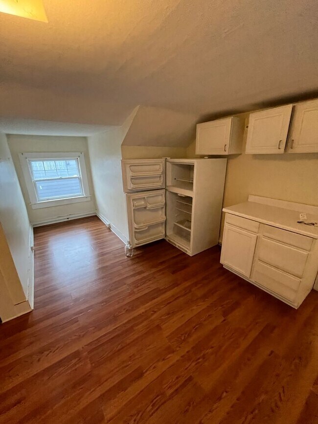 Building Photo - 203-205 King Street