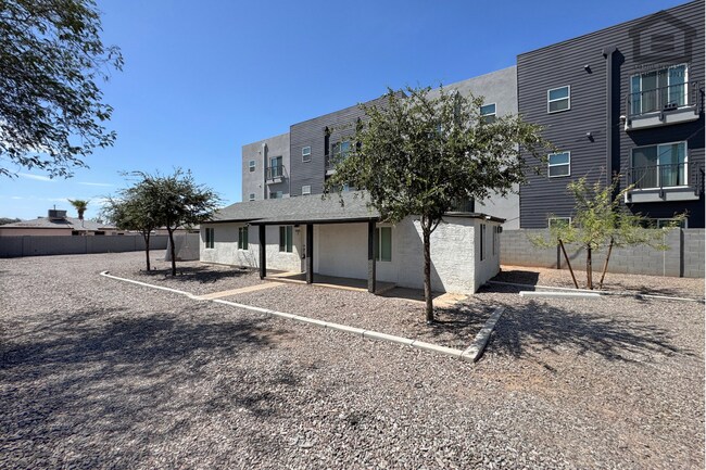 Foto del edificio - 1445 E Taylor St