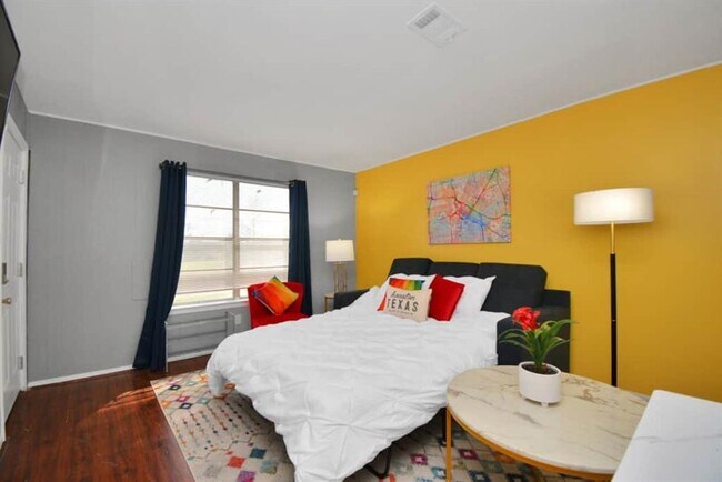 Building Photo - 3631 N MacGregor Way