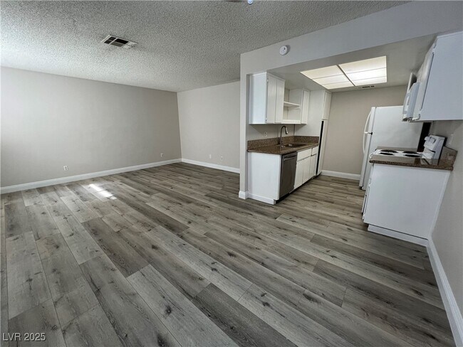 Foto del edificio - 1009 Willow Tree Dr