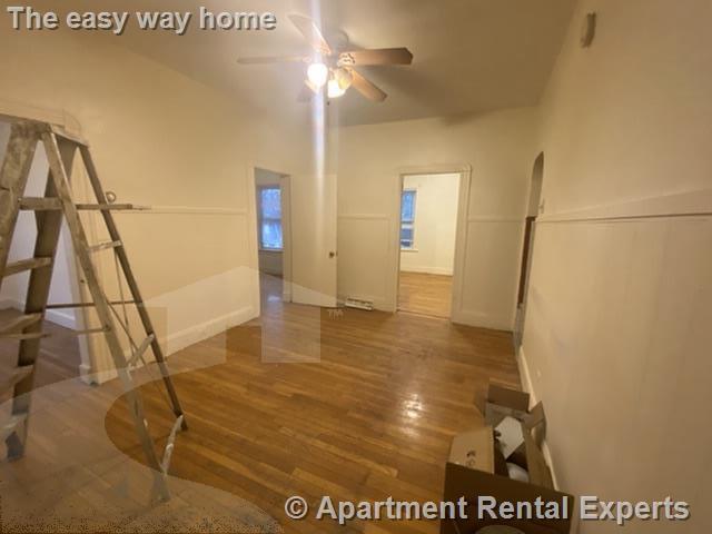 Building Photo - 3 bed 15 min walk Harvard - Hardwood - yard