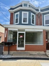 Building Photo - 2911 Lancaster Ave