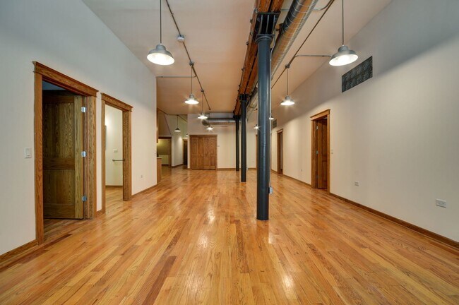 Building Photo - 123 N Jefferson St