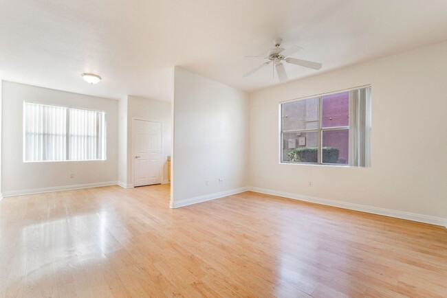 Building Photo - Move-in ready 2-bedroom 2-bath condo in th...