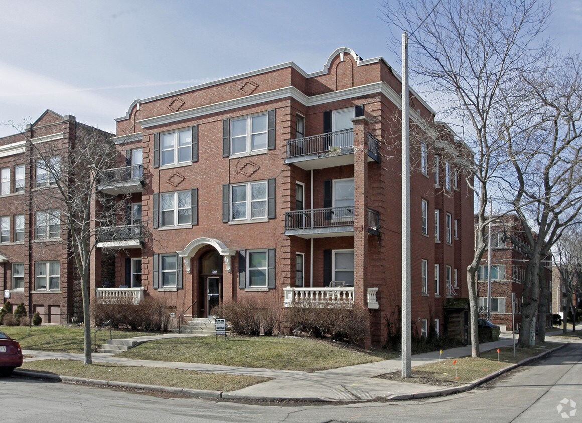 Building Photo - 2545 N Stowell Ave