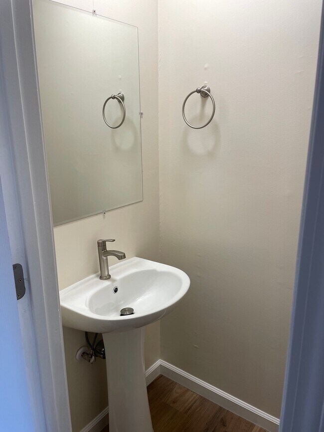 Building Photo - 306 Leisure Ct