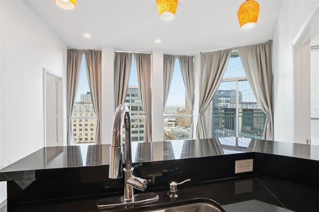 Building Photo - 500 Throckmorton St