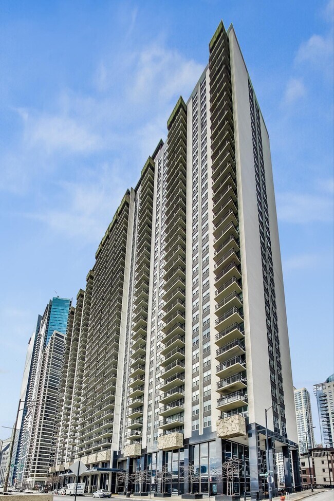 Building Photo - 400 E Randolph St