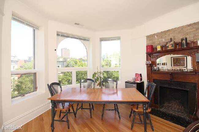 Foto del edificio - 717 W Roscoe St