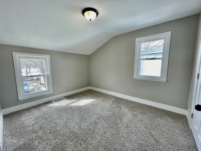 Building Photo - 712 1st Ave S