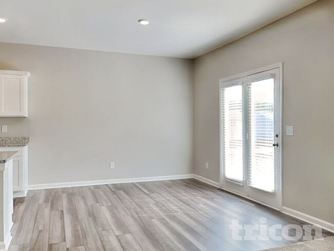 Building Photo - 109 Hyde Pk